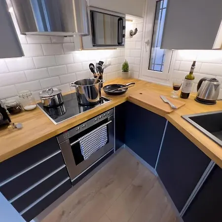 Homevision - Stylish & Serene - Center Apartment