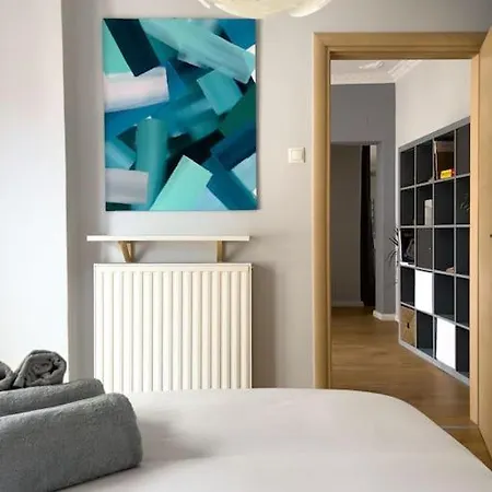 Apartment Homevision - Stylish & Serene - Center