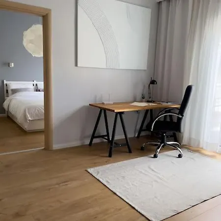 Apartment Homevision - Stylish & Serene - Center