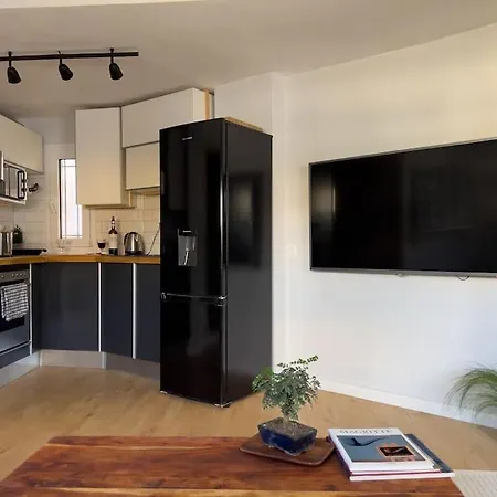 Homevision - Stylish & Serene - Center *