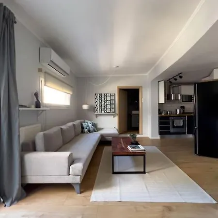 Homevision - Stylish & Serene - Center *