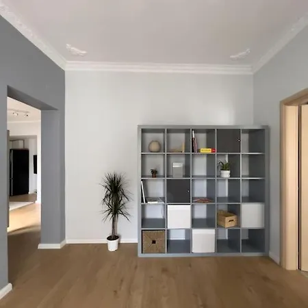 Апартаменты Homevision - Stylish & Serene - Center