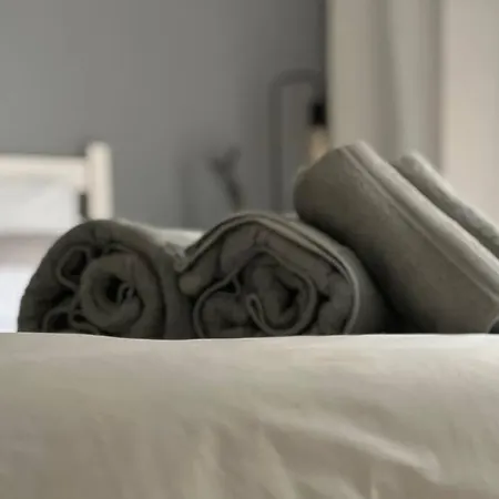 Homevision - Stylish & Serene - Center Apartment *