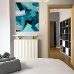 Apartment Homevision - Stylish & Serene - Center