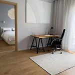 Apartment Homevision - Stylish & Serene - Center